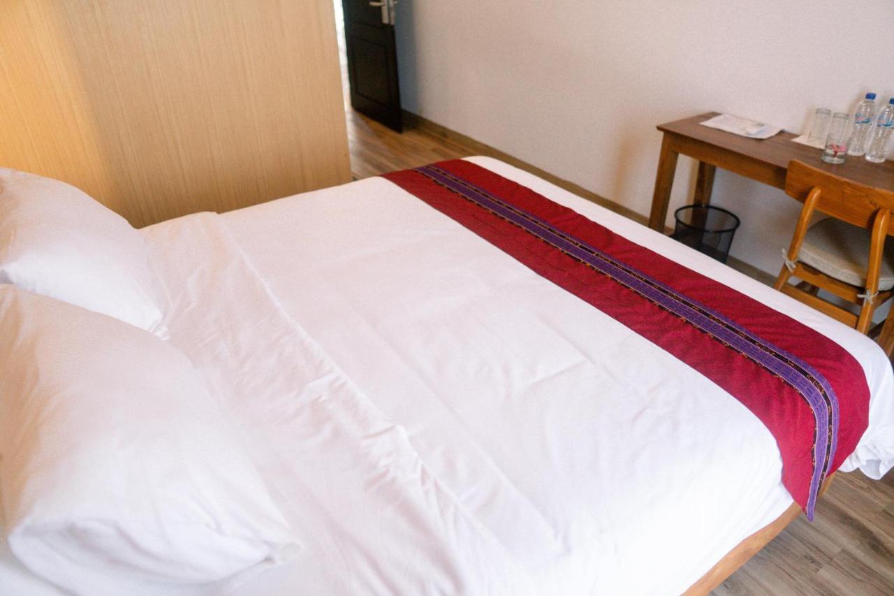 Christika Homestay ラブハン・バジョ エクステリア 写真
