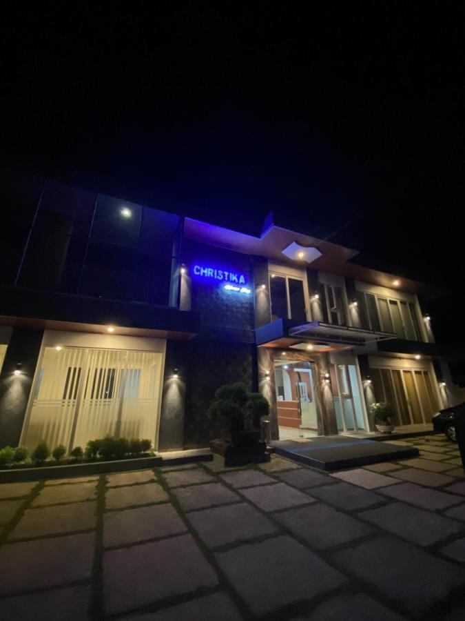 Christika Homestay ラブハン・バジョ エクステリア 写真