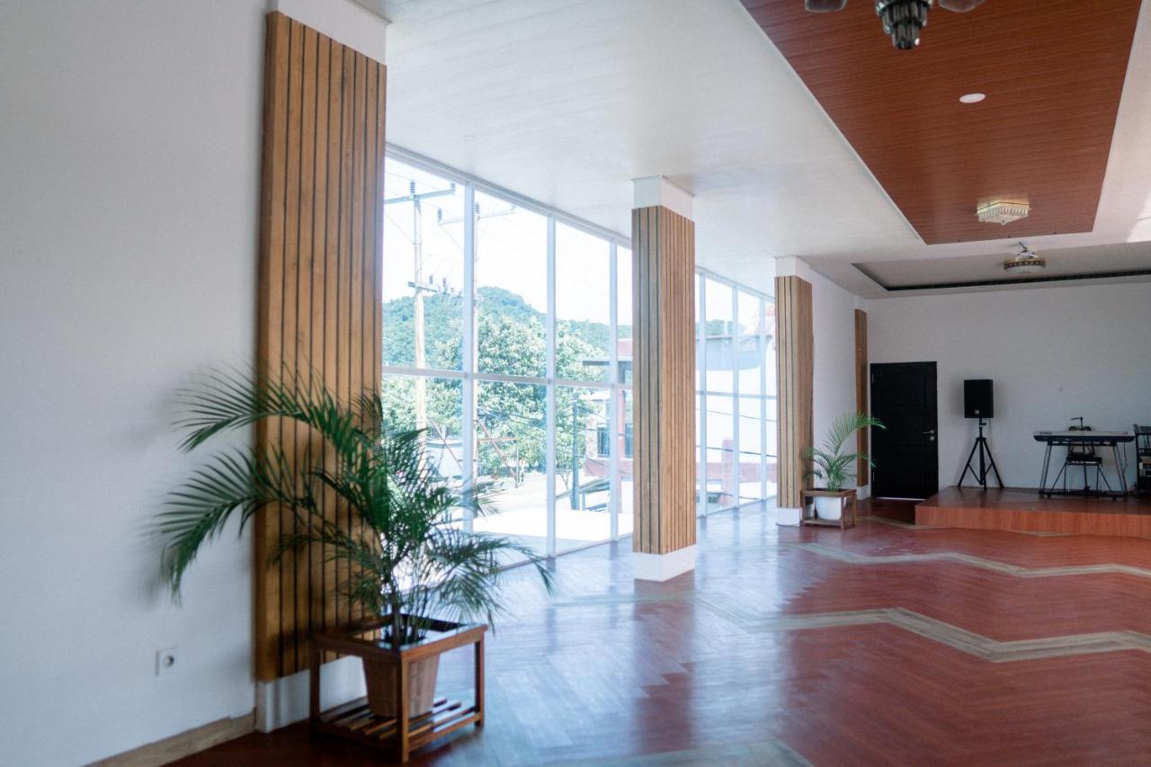 Christika Homestay ラブハン・バジョ エクステリア 写真