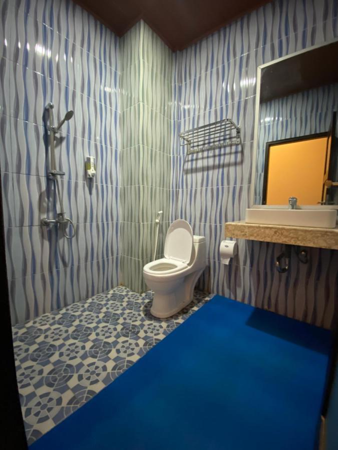 Christika Homestay ラブハン・バジョ エクステリア 写真
